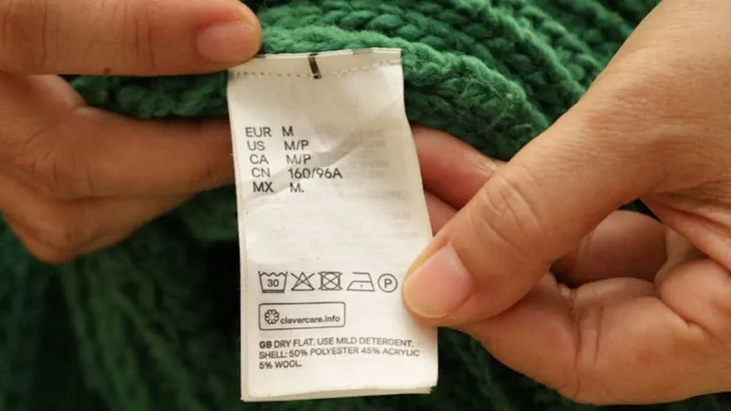 Genervt von kratzenden Etiketten an deiner Kleidung?