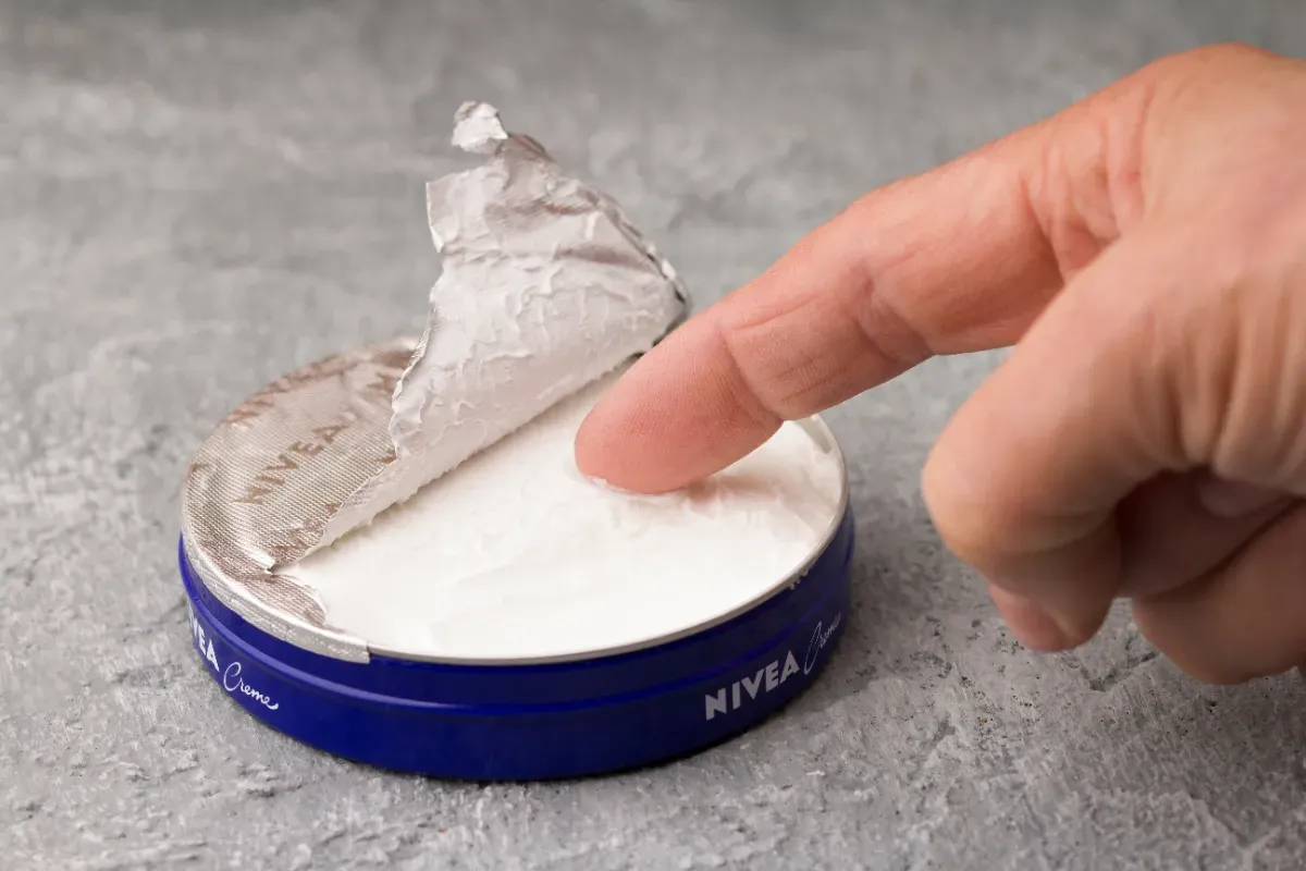 Nivea: Hautärztlicher Blick Auf Die Kultblaue Creme